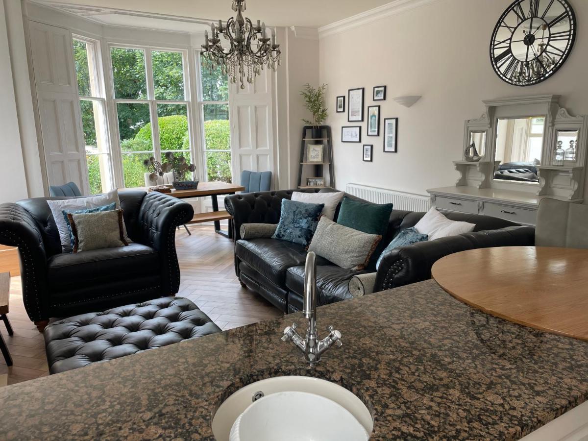 Stunning 2-Bed-2Bath Apt In Whitby With Parking 아파트 외부 사진