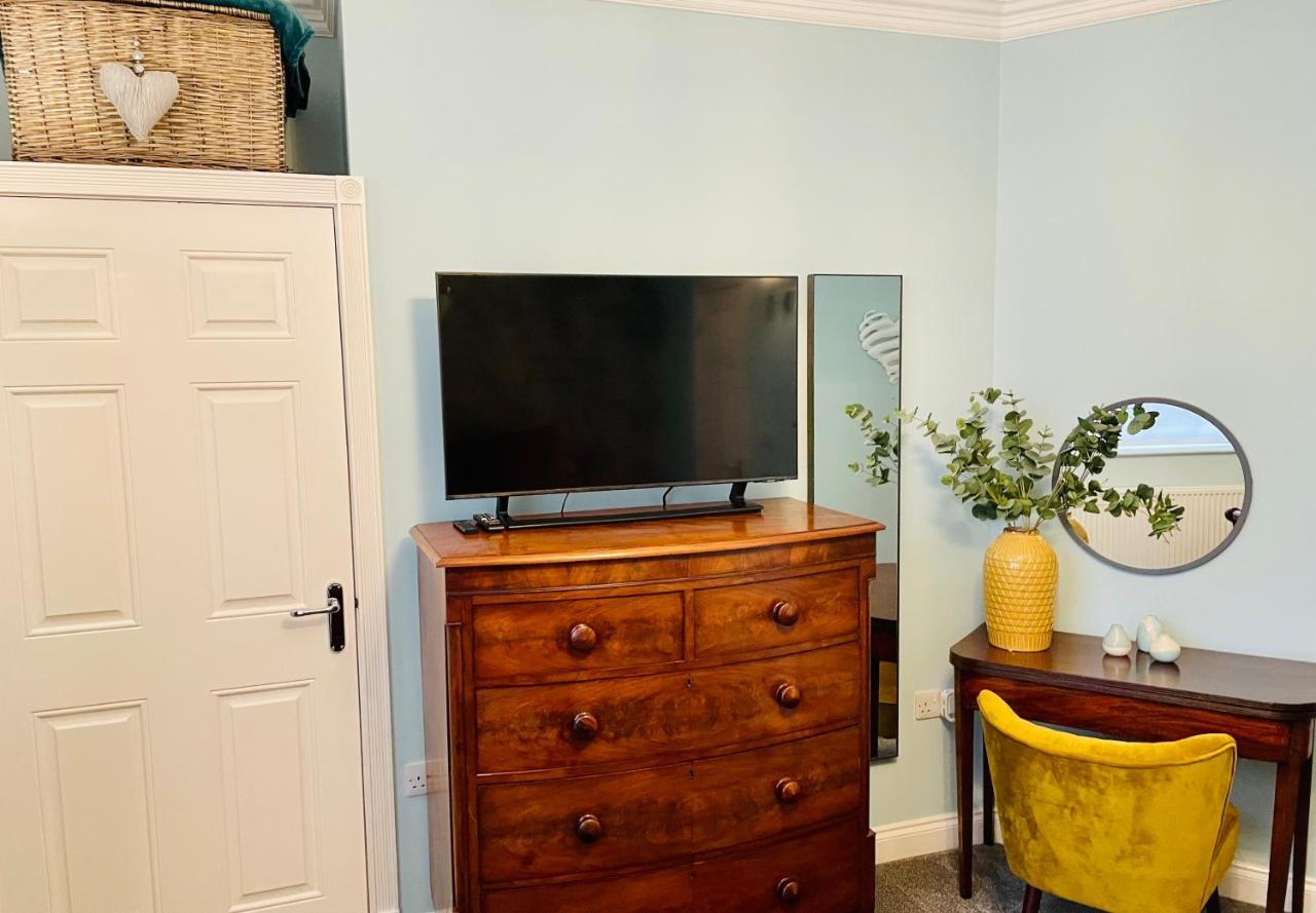 Stunning 2-Bed-2Bath Apt In Whitby With Parking 아파트 외부 사진