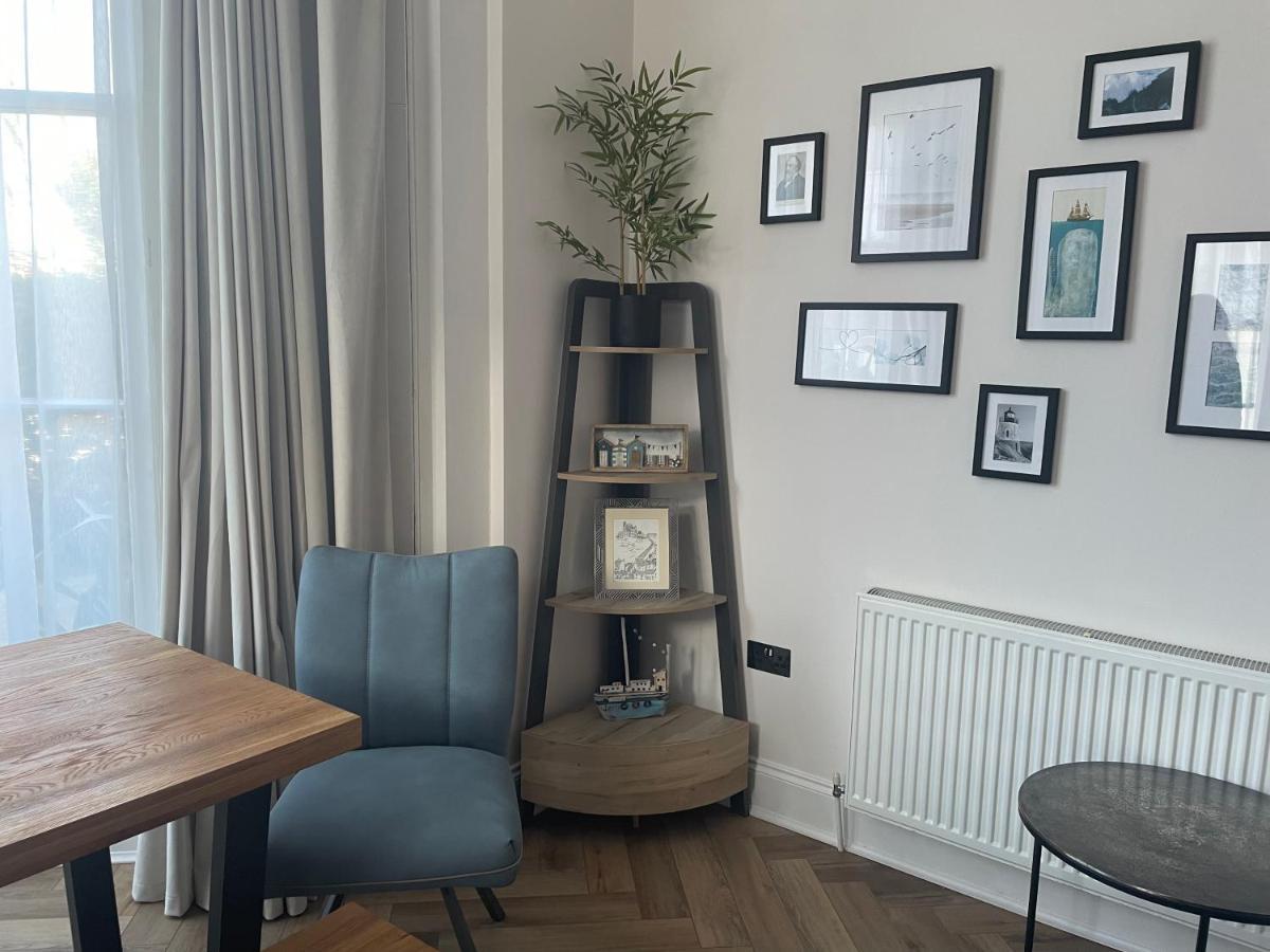 Stunning 2-Bed-2Bath Apt In Whitby With Parking 아파트 외부 사진